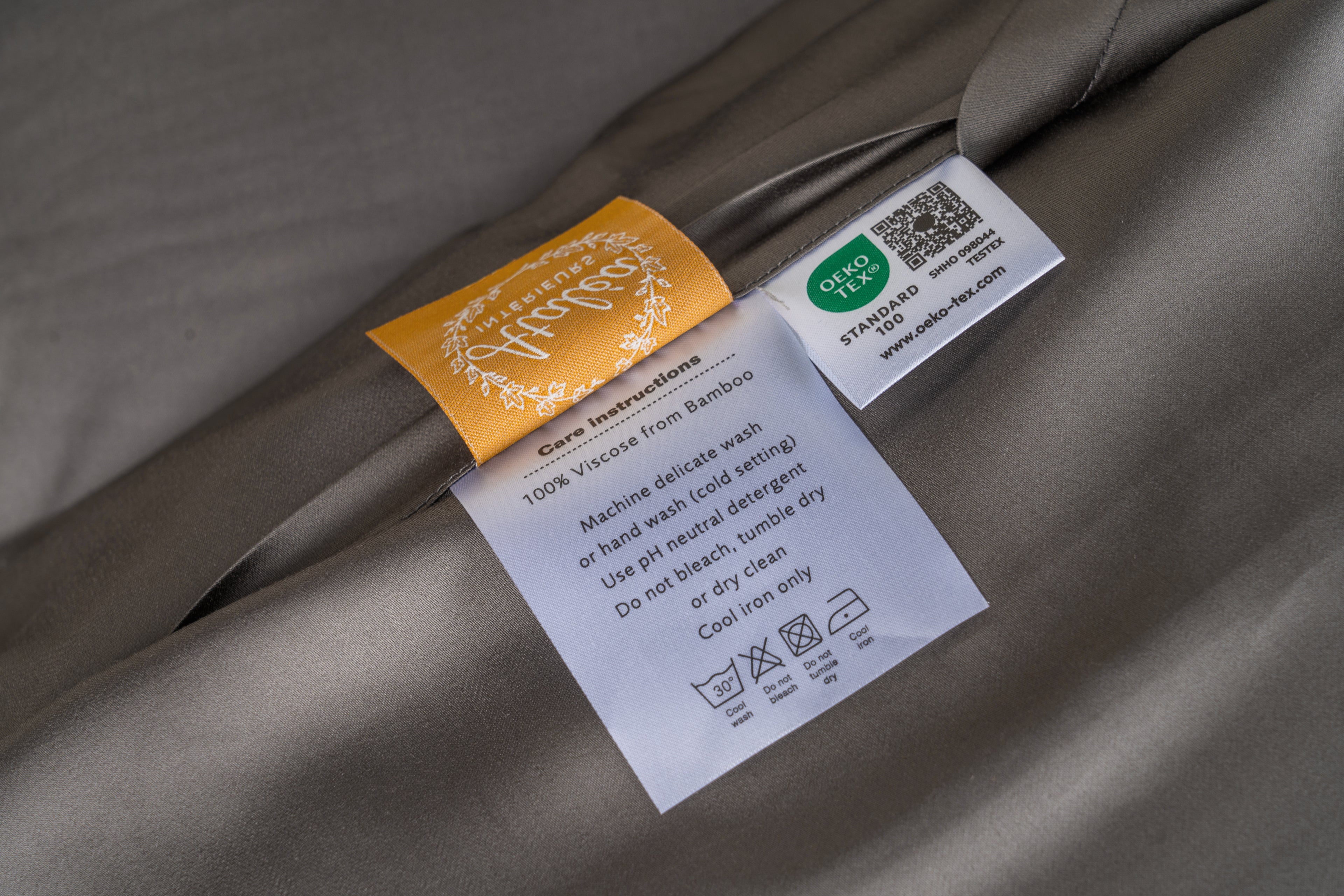Taies d'oreiller gris foncé